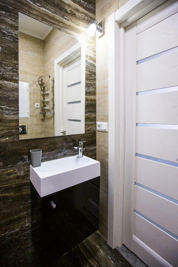 Дизайнерська Віп Квартира По Вулиці Куліша 14 Lviv Extérieur photo
